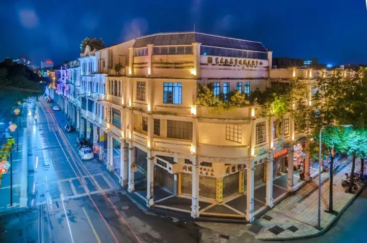 你会因一部电影爱上这座城……休闲区蓝鸢梦想 - Www.slyday.coM 你会因一部电影爱上这座城……休闲区蓝鸢梦想 - Www.slyday.coM