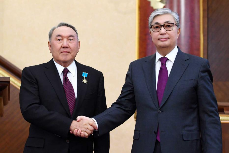 哈前总统纳扎尔巴耶夫（左）与现总统托卡耶夫（右），图自哈萨克斯坦总统府网站