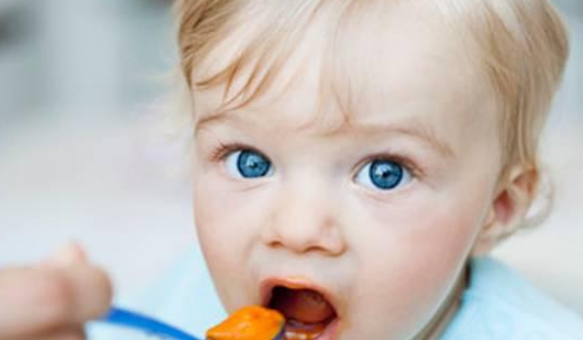 宝宝辅食添加，吃什么和怎么吃同样重要，很多妈妈都做错了