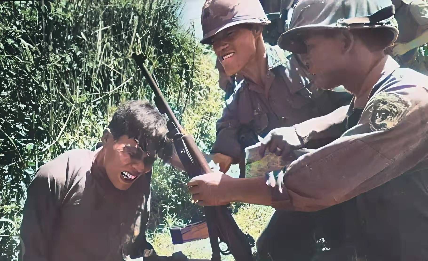 老照片：越南战争中凶狠的韩国士兵，陷入沉思的斯大林