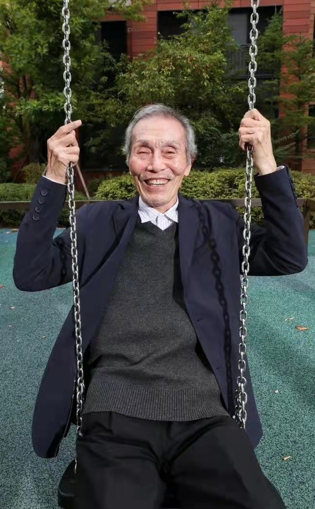 鱿鱼游戏老头火了！成<a href=