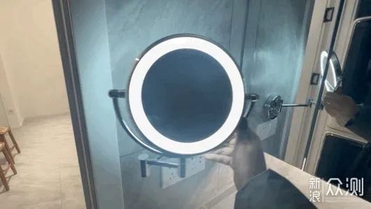 蓝色的灯是做什么的 3d08-b5875f921d506408137792d73ad2858a.jpg