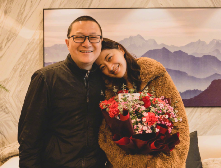 梅婷偶遇粉丝一路畅聊 8岁女儿继承母亲美貌拍摄杂志 小小年纪颇具镜头感休闲区蓝鸢梦想 - Www.slyday.coM 梅婷偶遇粉丝一路畅聊 8岁女儿继承母亲美貌拍摄杂志 小小年纪颇具镜头感休闲区蓝鸢梦想 - Www.slyday.coM