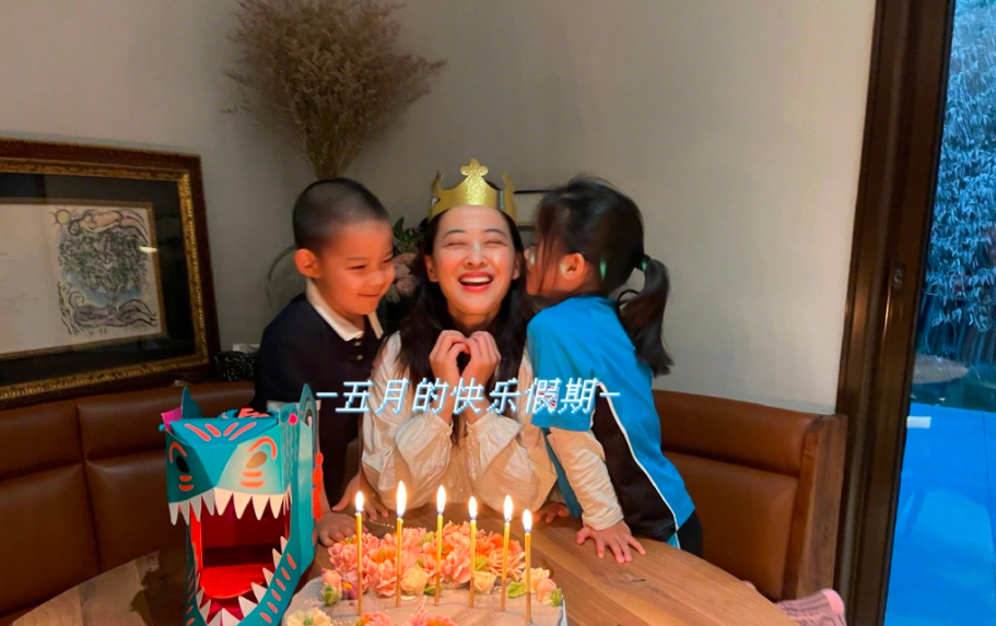 梅婷偶遇粉丝一路畅聊 8岁女儿继承母亲美貌拍摄杂志 小小年纪颇具镜头感休闲区蓝鸢梦想 - Www.slyday.coM 梅婷偶遇粉丝一路畅聊 8岁女儿继承母亲美貌拍摄杂志 小小年纪颇具镜头感休闲区蓝鸢梦想 - Www.slyday.coM