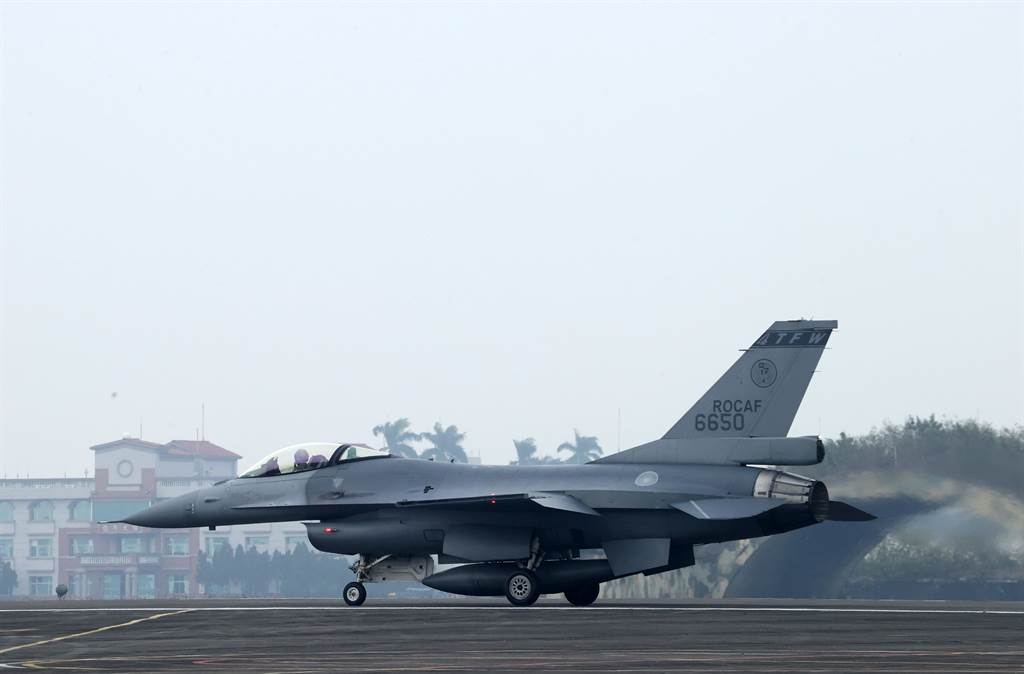 台空军F-16V编号6650的战机。图自台湾 中时新闻网”
