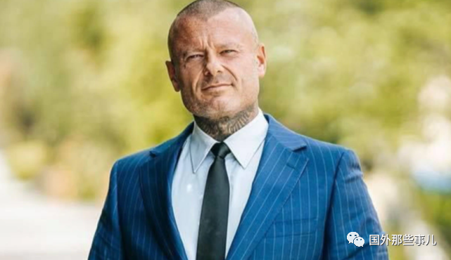 澳洲男子16岁被学校开除,之后接连买下20套房