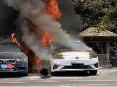 宁德时代进击AB面 需要警惕什么？