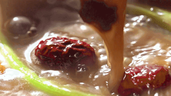 好评无数的云南菌汤火锅席卷<a href=