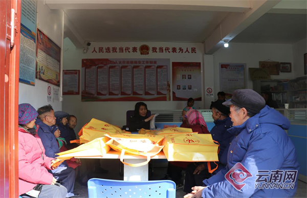 看,这是一线移民警察的工作日常休闲区蓝鸢梦想 - Www.slyday.coM 看,这是一线移民警察的工作日常休闲区蓝鸢梦想 - Www.slyday.coM