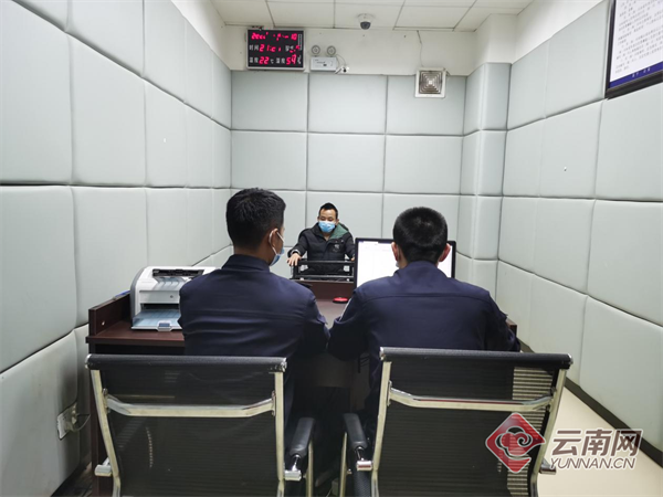 看,这是一线移民警察的工作日常休闲区蓝鸢梦想 - Www.slyday.coM 看,这是一线移民警察的工作日常休闲区蓝鸢梦想 - Www.slyday.coM