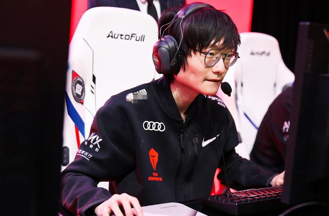 小天真的不行?两个绝活哥都被乐言爆掉,官方却不敢换上小鹏休闲区蓝鸢梦想 - Www.slyday.coM 小天真的不行?两个绝活哥都被乐言爆掉,官方却不敢换上小鹏休闲区蓝鸢梦想 - Www.slyday.coM