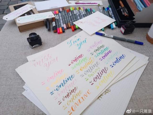 字迹宛如“印刷体”!22岁上海女孩为蒂芙尼、香奈儿等品牌做手写师休闲区蓝鸢梦想 - Www.slyday.coM 字迹宛如“印刷体”!22岁上海女孩为蒂芙尼、香奈儿等品牌做手写师休闲区蓝鸢梦想 - Www.slyday.coM