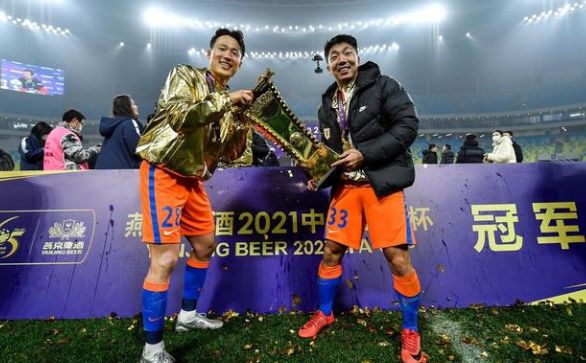 中超三消息！奥斯卡想降薪加盟巴萨，哈维尔表忠心，孙准浩回<a href=