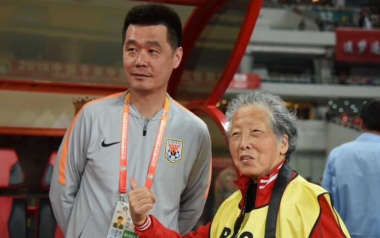 国足收到消息：世预赛对手越南突发新情况，中国足协压力大了