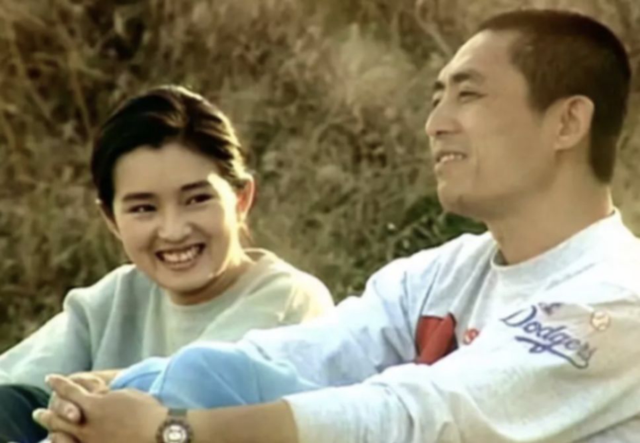 1995年，张艺谋将巩俐“捉在床”，随后巩俐顺势嫁给<a href=