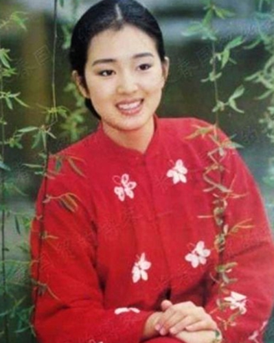 1995年，张艺谋将巩俐“捉在床”，随后巩俐顺势嫁给<a href=