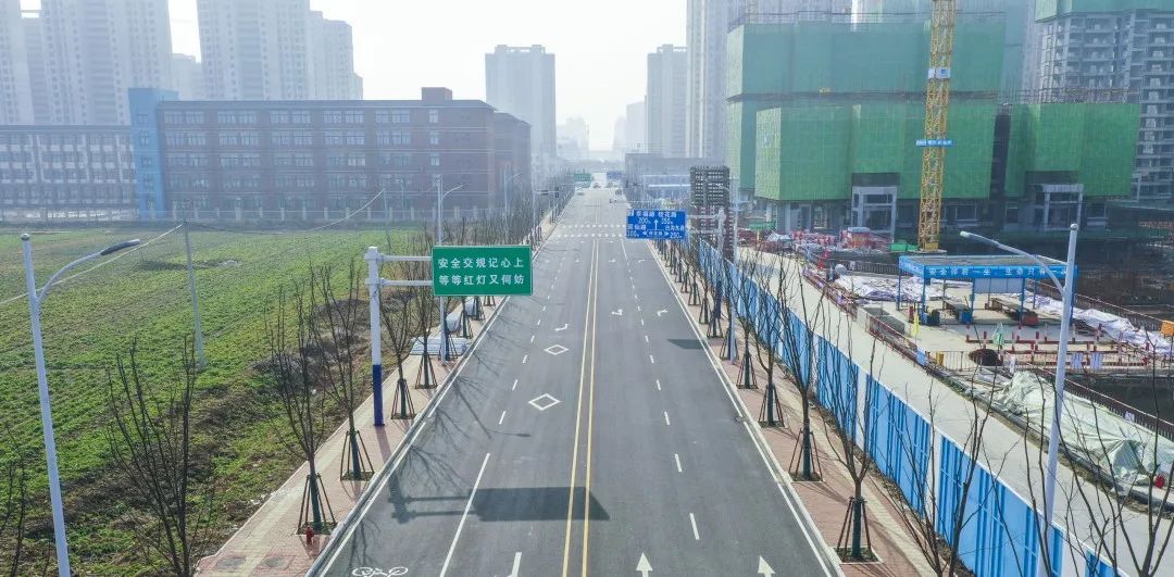 60km/h,红线宽60米,双向八车道;其中姜尚大道-外环东路段为城市次干路