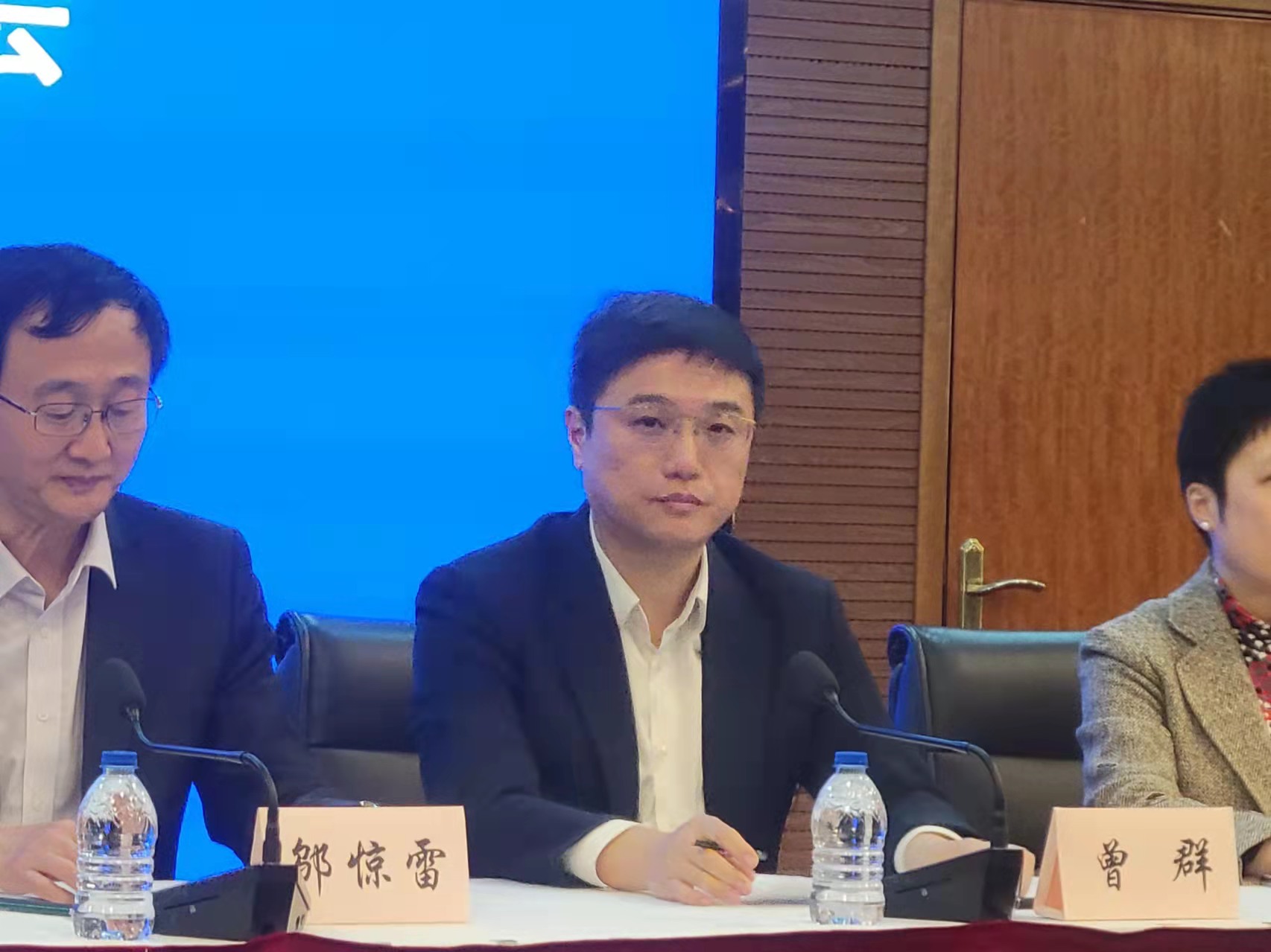 疫情防控新闻发布会丨上海:对违反14+7管理措施的人员将追究其法律责任休闲区蓝鸢梦想 - Www.slyday.coM 疫情防控新闻发布会丨上海:对违反14+7管理措施的人员将追究其法律责任休闲区蓝鸢梦想 - Www.slyday.coM