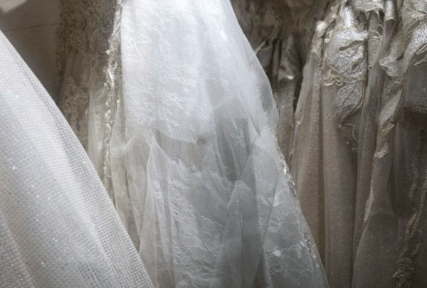 女子怒剪婚纱店32件婚纱,店家:对方道歉但不赔偿休闲区蓝鸢梦想 - Www.slyday.coM 女子怒剪婚纱店32件婚纱,店家:对方道歉但不赔偿休闲区蓝鸢梦想 - Www.slyday.coM