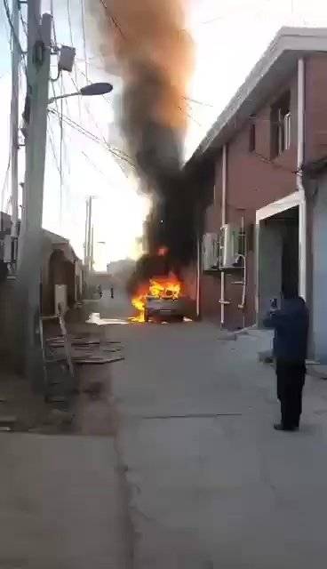 一辆比亚迪海豚着火视频流传在网络……