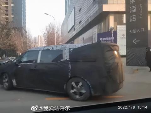 疑似极氪002路试谍照曝光：定位MPV，或采用增程式动力