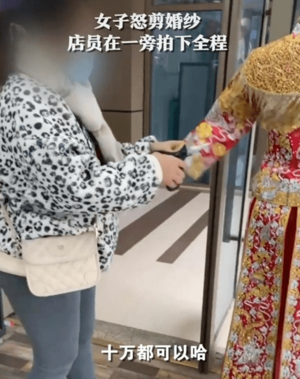 女子怒剪婚纱店32件婚纱,店家:对方道歉但不赔偿休闲区蓝鸢梦想 - Www.slyday.coM 女子怒剪婚纱店32件婚纱,店家:对方道歉但不赔偿休闲区蓝鸢梦想 - Www.slyday.coM