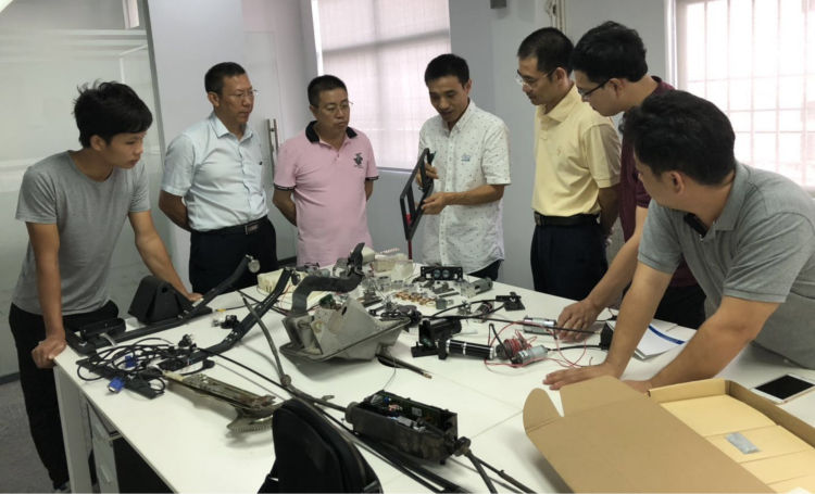 渣土车经常盲区“吃人”酿事故，深圳男子发明自动刹停装置