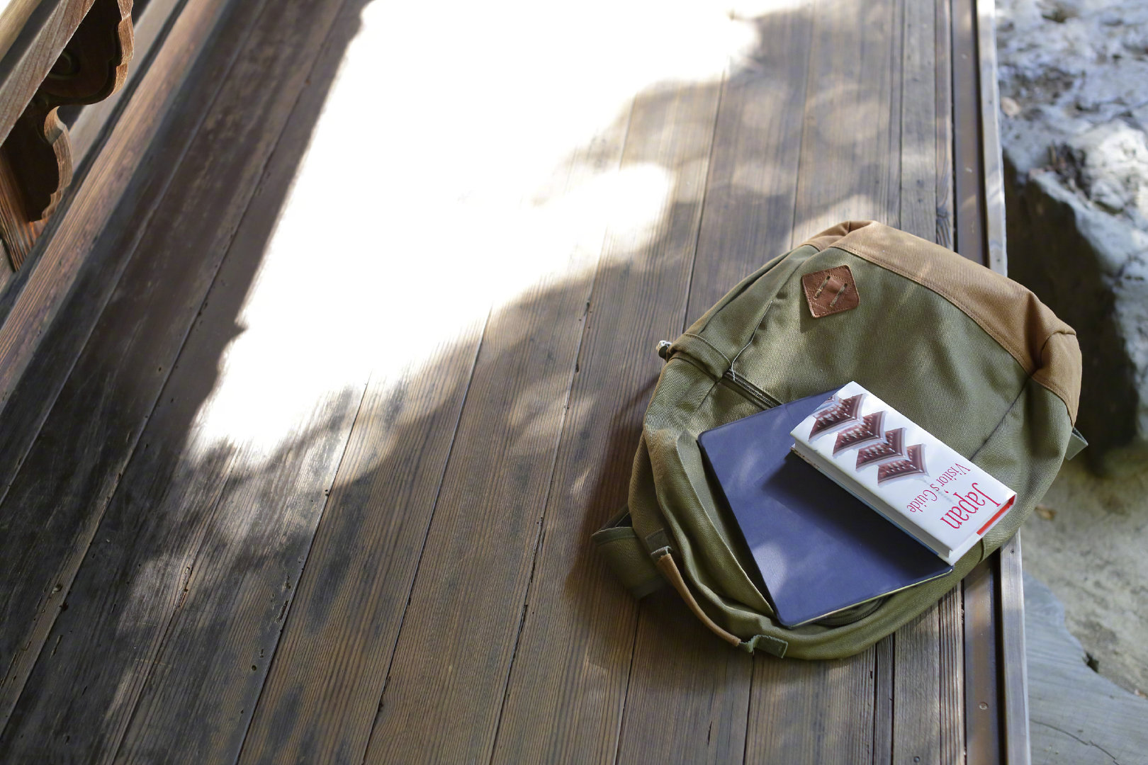 背负着远古誓约的雷霆勇士穿越时空裂隙寻找失落的光明圣器