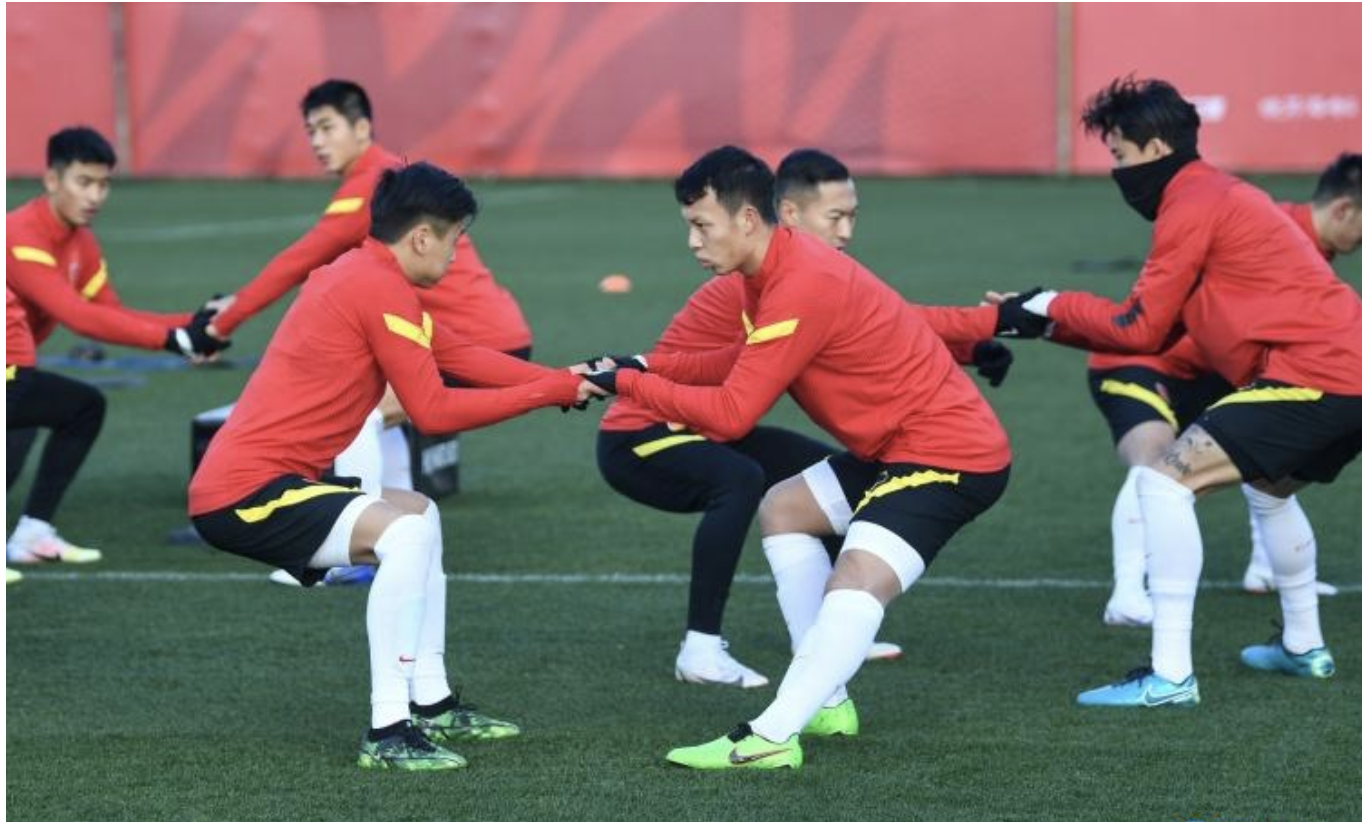 国足一队1-1二队,教学赛毫无质量,面对日本越南凶多吉少