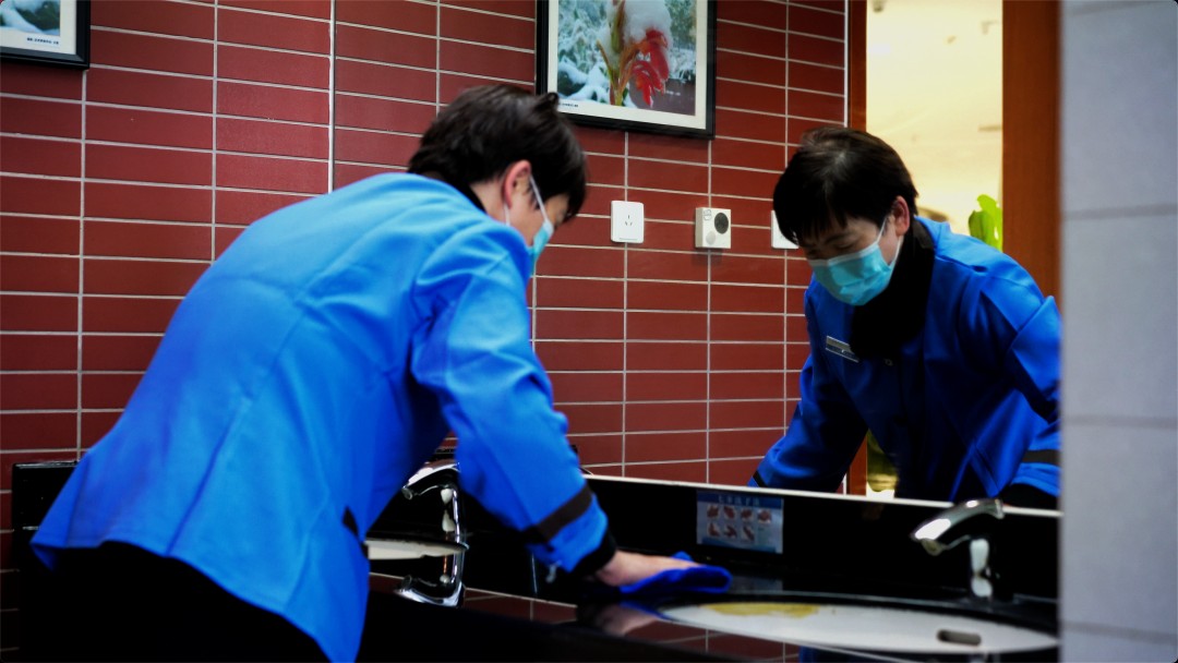 55岁清华保洁阿姨弹钢琴火了!不识乐谱全靠感觉,下班后偷偷自学→休闲区蓝鸢梦想 - Www.slyday.coM 55岁清华保洁阿姨弹钢琴火了!不识乐谱全靠感觉,下班后偷偷自学→休闲区蓝鸢梦想 - Www.slyday.coM