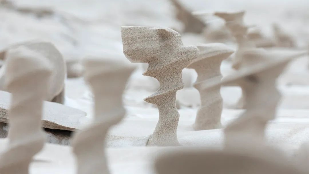 美国湖边沙滩升起神秘“柱子”,人们视为不祥之物,是怎么来的?休闲区蓝鸢梦想 - Www.slyday.coM 美国湖边沙滩升起神秘“柱子”,人们视为不祥之物,是怎么来的?休闲区蓝鸢梦想 - Www.slyday.coM