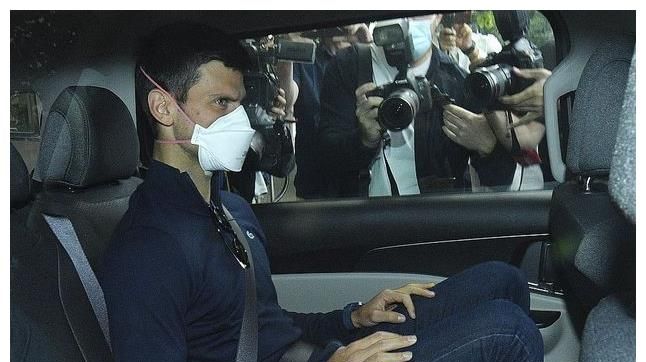 上诉失败!德约被驱逐出境,连夜买票离开澳洲,机场被拍全程黑脸