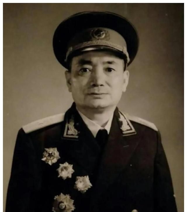 军事学院政治部副主任:徐文烈少将23名(不含1955后由大校晋升)张藩