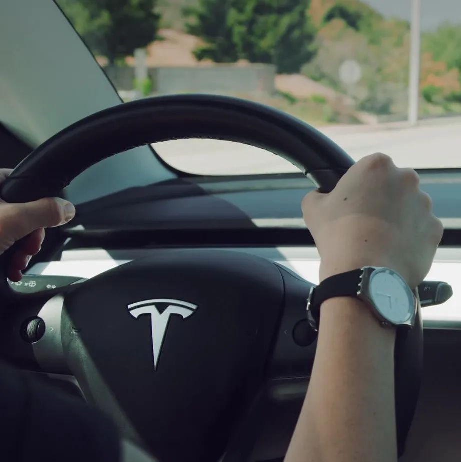 特斯拉发布Autopilot最新安全报告