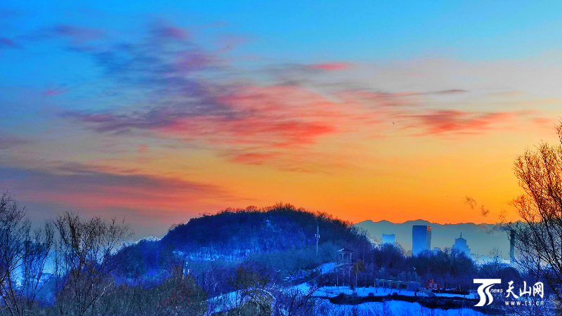 1月16日早晨,乌鲁木齐天气晴朗。天山网-新疆日报记者张万德摄
