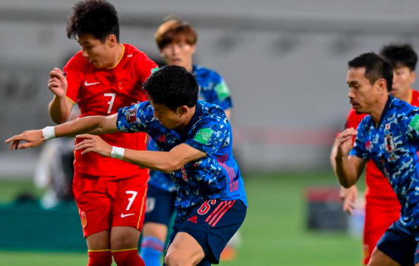 客战日本，李霄鹏有望带队爆冷，阻击澳洲，越南可助国足晋级前3