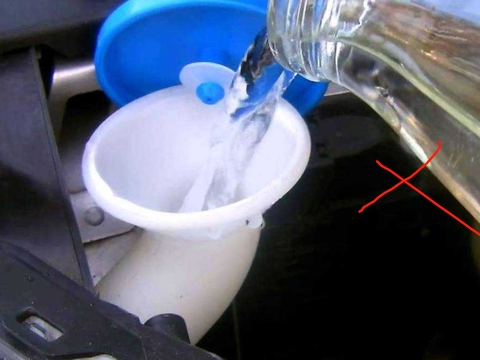 汽车玻璃水能用多久，能自己添加吗？内行人告诉你答案