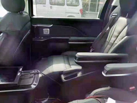 红旗MPV内饰首度曝光，侧滑门，悬浮式中控屏，第二排航空座椅