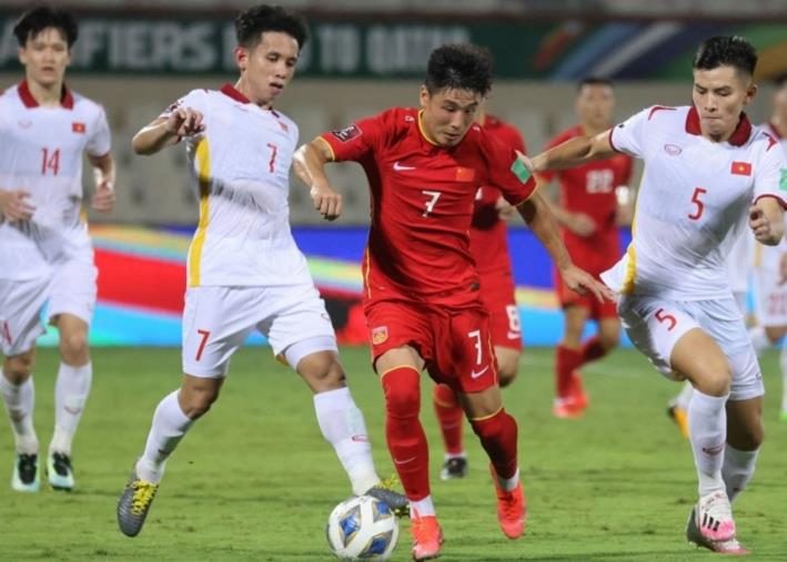 越南开售1.4万球票！国足大年初一生死战，冲击11连胜 陈戌源督战