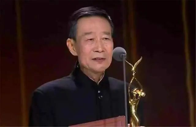 67岁影帝出道40年零绯闻,晚年患癌后被一句话救回!休闲区蓝鸢梦想 - Www.slyday.coM 67岁影帝出道40年零绯闻,晚年患癌后被一句话救回!休闲区蓝鸢梦想 - Www.slyday.coM