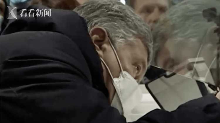 被控叛国罪!乌克兰前总统波罗申科回国受审 入境遭遇尴尬一幕休闲区蓝鸢梦想 - Www.slyday.coM 被控叛国罪!乌克兰前总统波罗申科回国受审 入境遭遇尴尬一幕休闲区蓝鸢梦想 - Www.slyday.coM