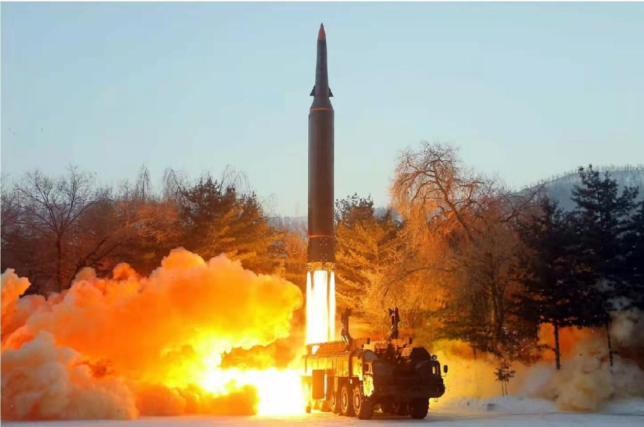 朝鲜试射高超声速导弹。