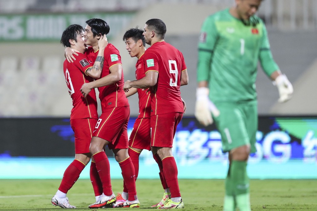 CCTV5直播!国足春节战越南,输球=过节添堵,李霄鹏压力山大