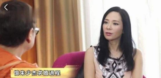 “贤妻港姐”郭羡妮：舍弃豪门嫁给河南穷小子,还为农村公婆买房郭羡妮朱少杰港姐