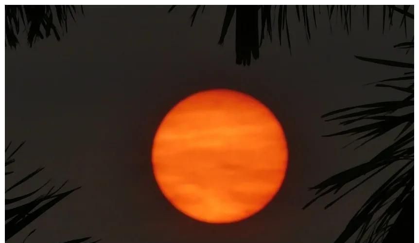 汤加火山灰扩散,澳洲惊现诡异日出!天空颜色不断变化,专家:不