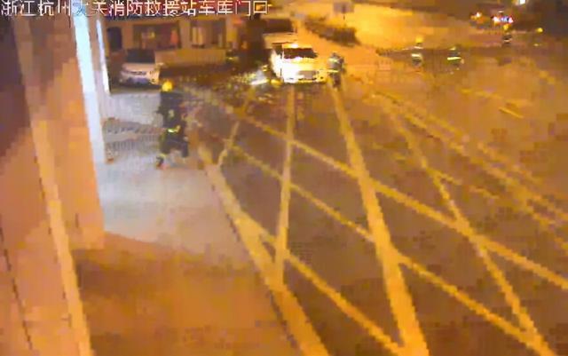 “119”刚打完,消防员就到了!这可能是今年杭州最快的一次消防出警休闲区蓝鸢梦想 - Www.slyday.coM “119”刚打完,消防员就到了!这可能是今年杭州最快的一次消防出警休闲区蓝鸢梦想 - Www.slyday.coM