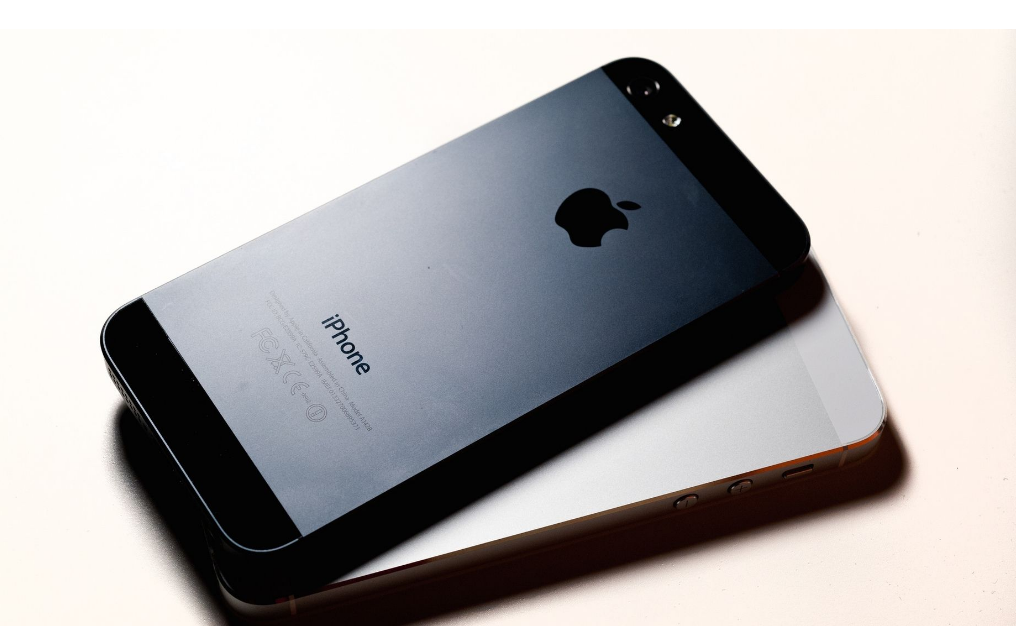 iPhone 14选用打孔屏的几率有多大?休闲区蓝鸢梦想 - Www.slyday.coM iPhone 14选用打孔屏的几率有多大?休闲区蓝鸢梦想 - Www.slyday.coM