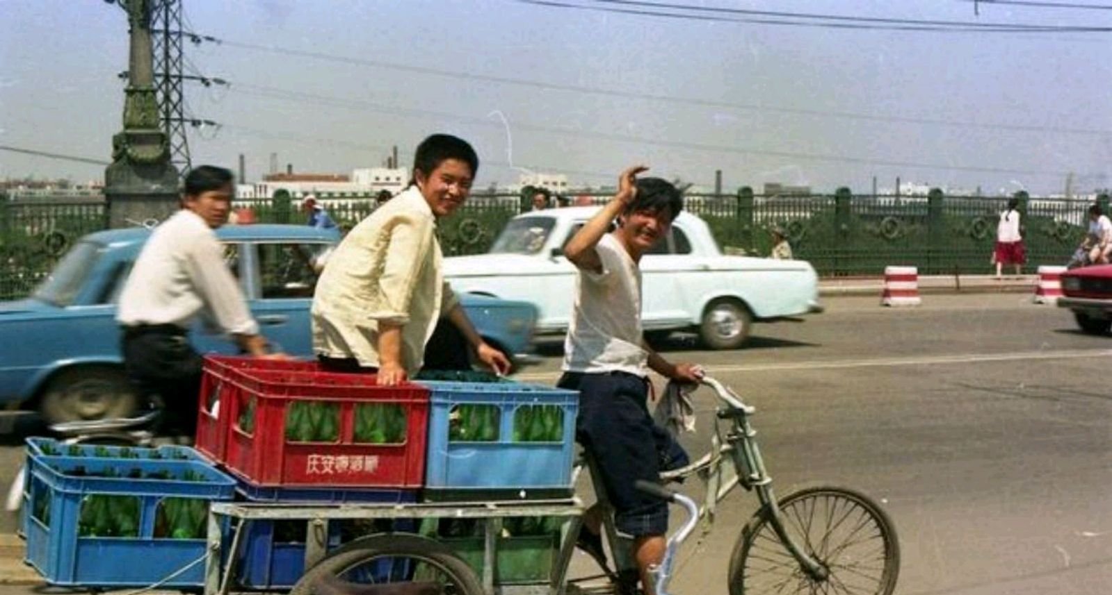 80年代哈尔滨老照片，30多年前的城市风貌、景点景观，你可认得？|松花江|霁虹桥|哈尔滨_新浪新闻