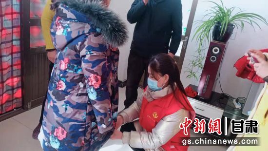古浪县持续开展困境儿童助学金发放及新春关爱活动|武威市_新浪新闻
