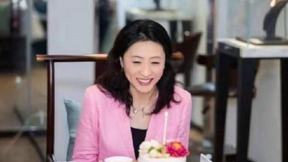 张宁的第二任丈夫是李昂,一个比她大11岁的德国人.